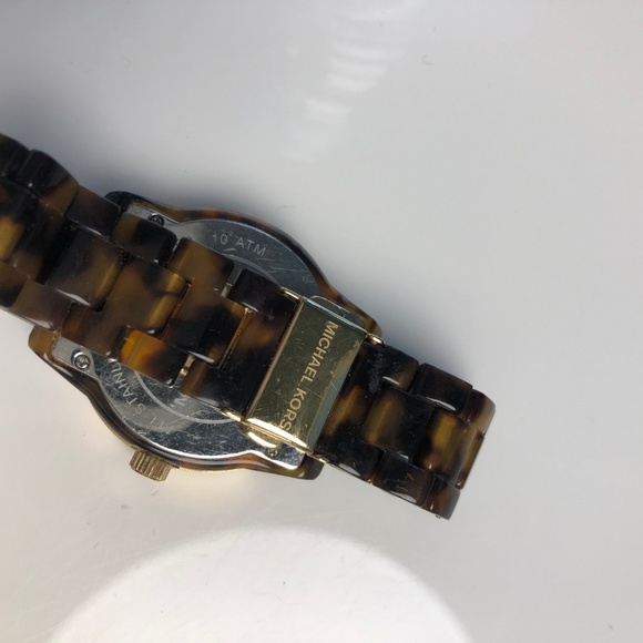 Michael Kors Brown Watch Timeless Elegance - Picture 4 of 5